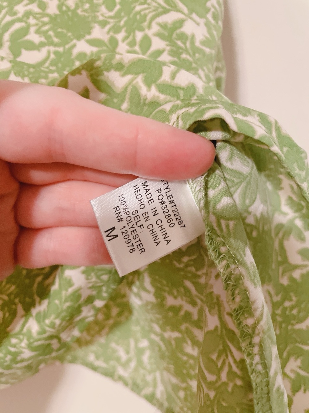 Entro Light Green Floral V-Neck Women's Top Size M - Picture 7 of 9